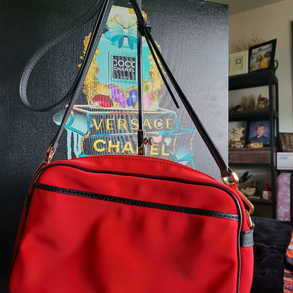 Michael Kors Red and Black Shoulder Bag - Picture 2 of 7